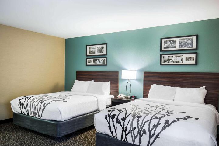 2 Queen Beds Accessible (5 of 10)