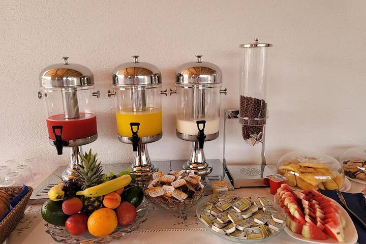 Breakfast/Coffee Service 20 of 33
