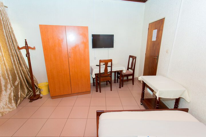 Room 3 of 16