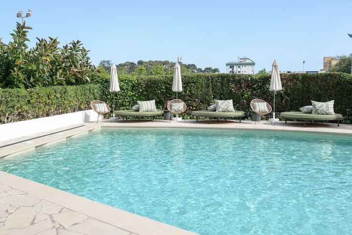 Pool 19 of 44