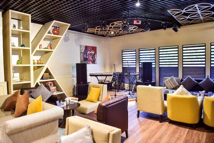 Lounge 99 of 117