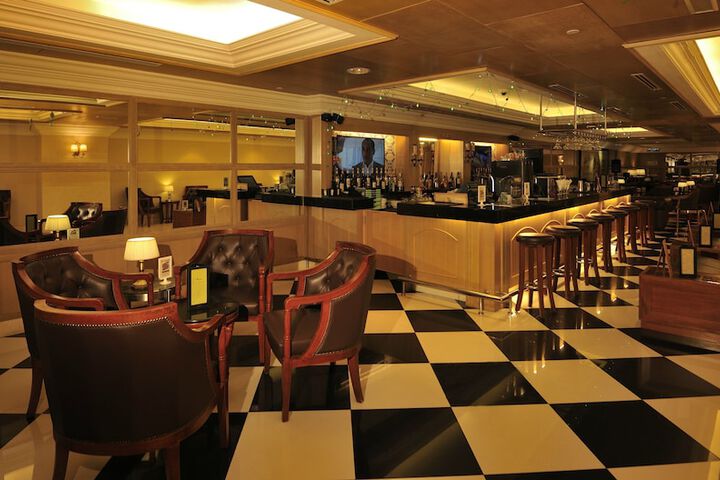 Lounge 89 of 98
