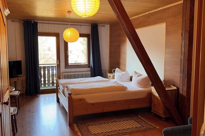 Room 9 of 34