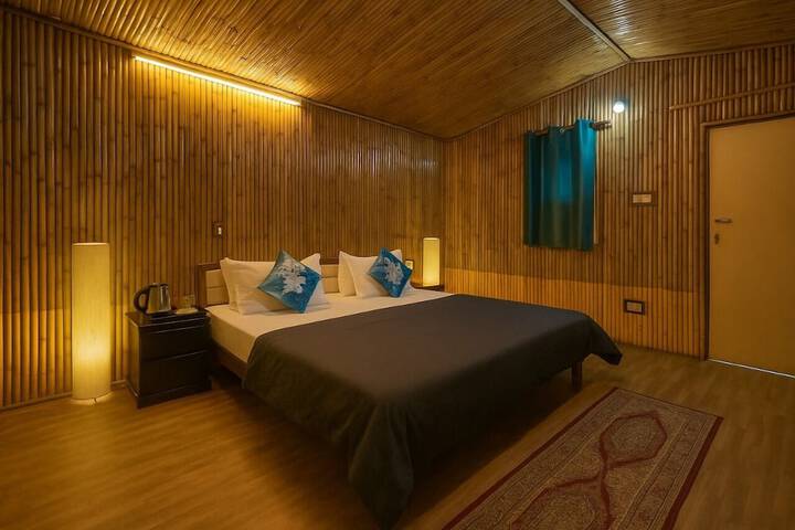 Room 16 of 80