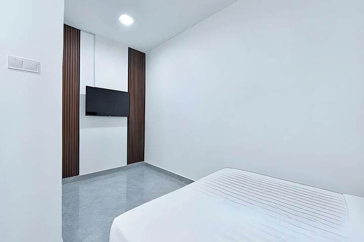 Room 6 of 30