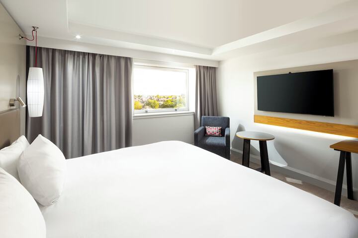 Room 35 of 123