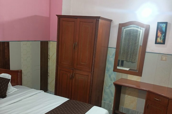 Room 17 of 37