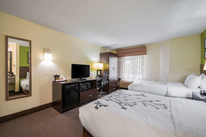 Double Accessible Queen Size Bed (7 of 7)
