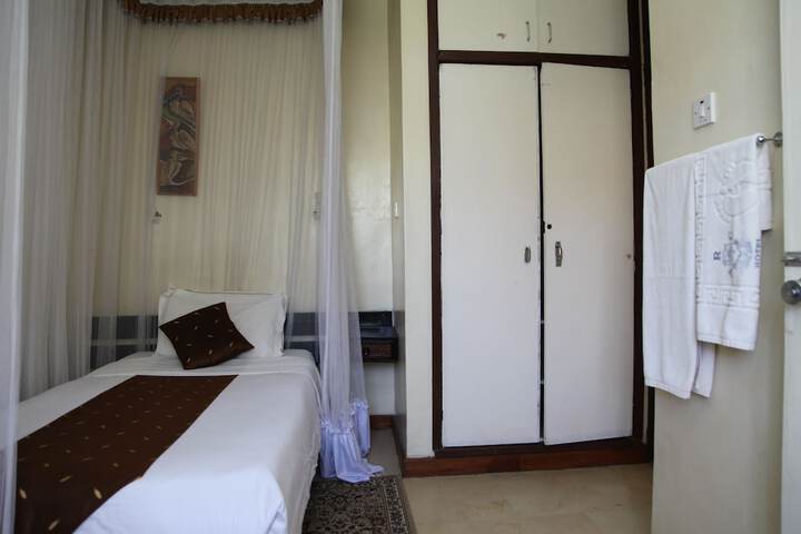 Room 11 of 30