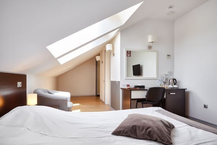 Room 16 of 34