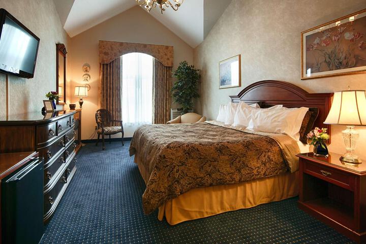 2 Double Beds Refrigerator WiFi Full Breakfast (1 of 7)