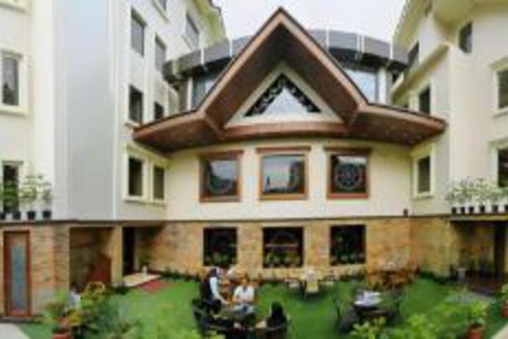Hotel Exterior 2 of 6