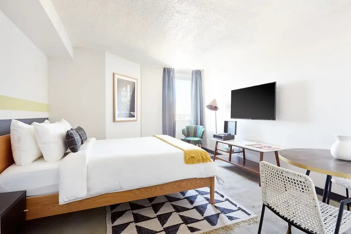 Room 3 of 21