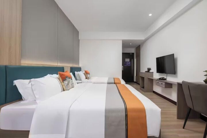 Room 15 of 21