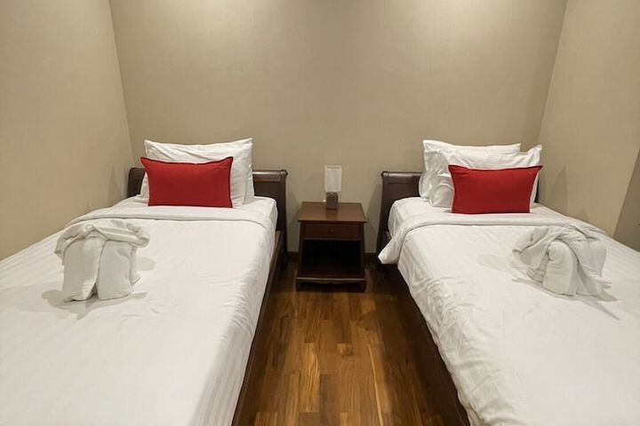 Room 26 of 102
