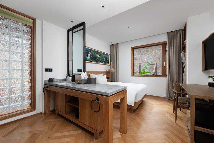 Room 7 of 40