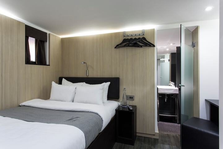 Room 6 of 36
