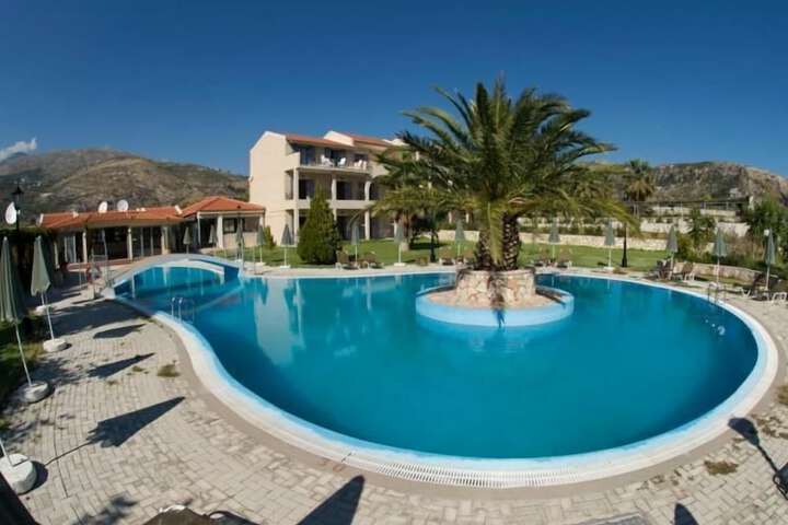 Hotel Pool