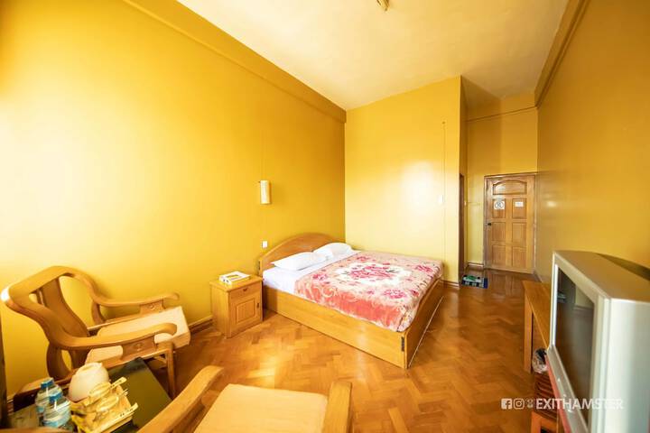 Room 5 of 28