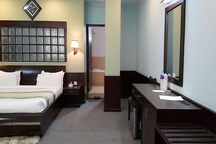 Room 11 of 19