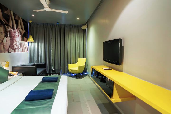 Room 30 of 46