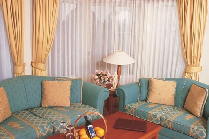 Room 8 of 17