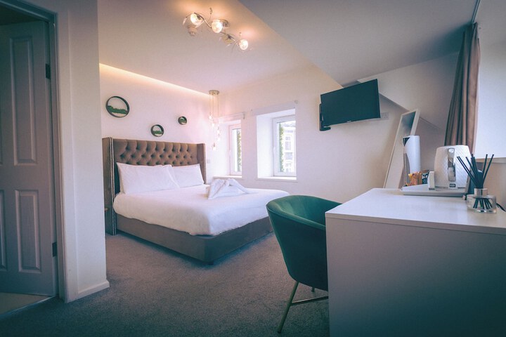 Room 34 of 60