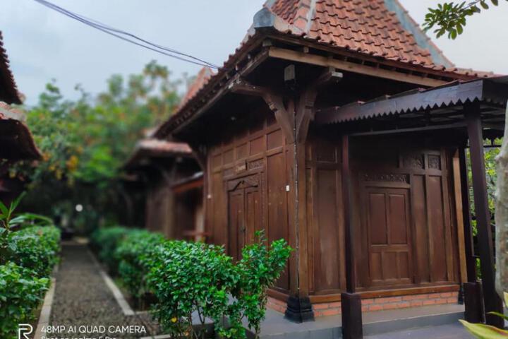 Rumah Joglo Casual Hotel