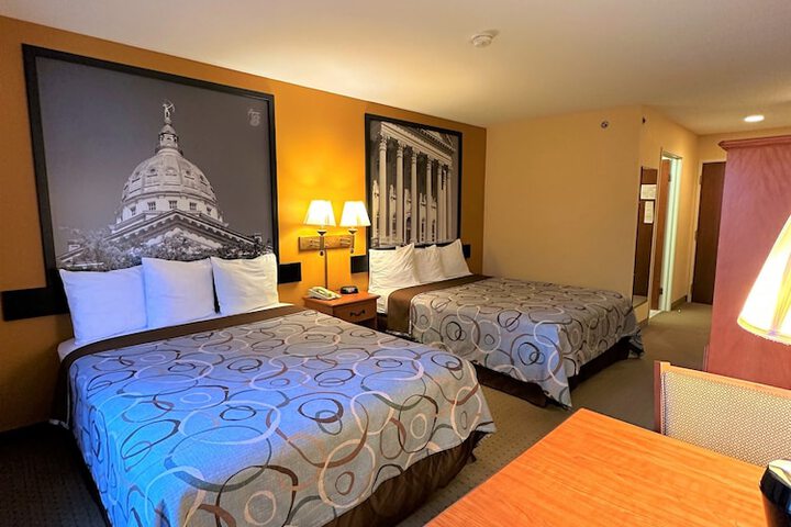 2 Queen Beds (9 of 20)