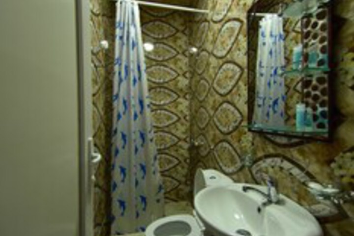 Room 3 of 37