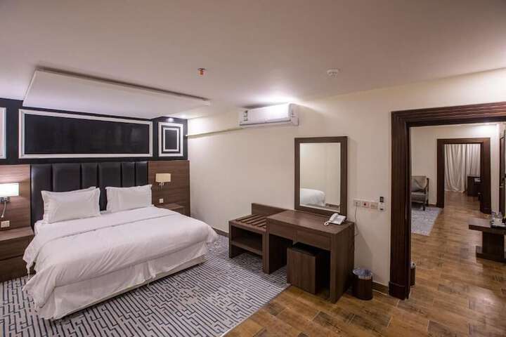 Room 7 of 25