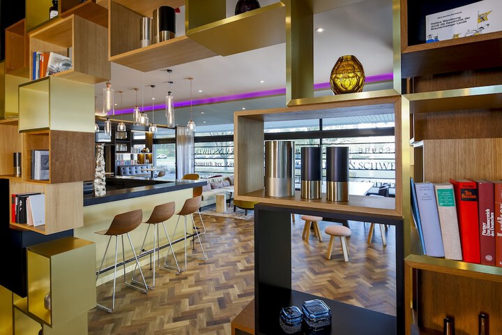 Entrance & Lobby