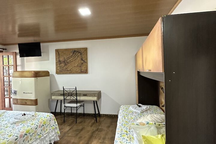 Room 25 of 180