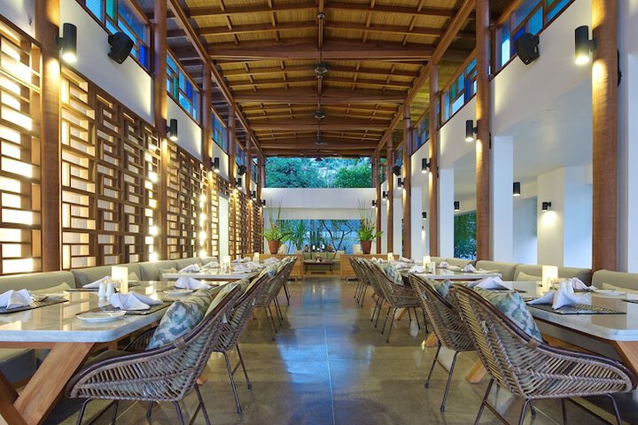Dining 63 of 72