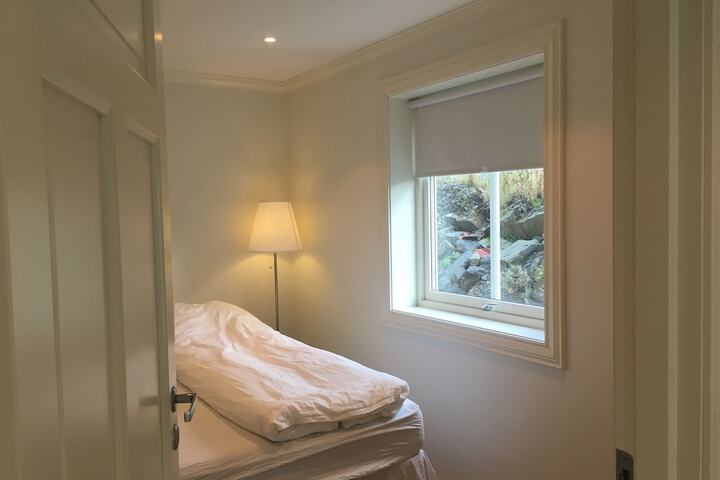 Room 4 of 17