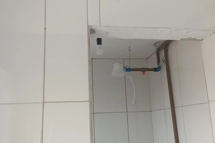 Room 6 of 16