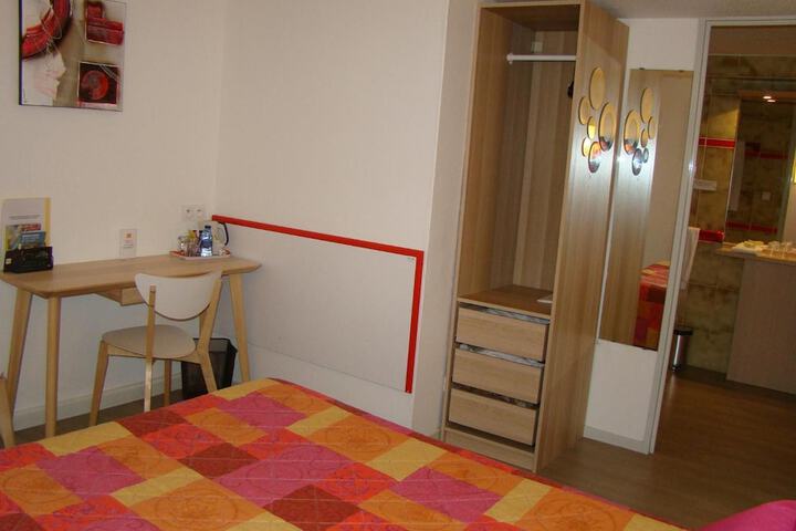 Room 19 of 65