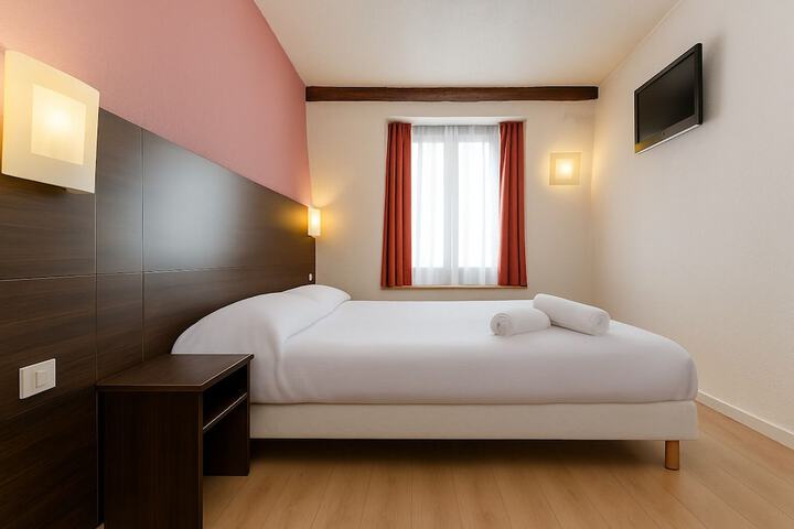 Room 13 of 20