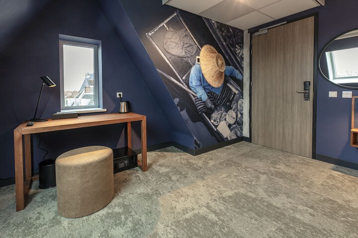 Room 26 of 110