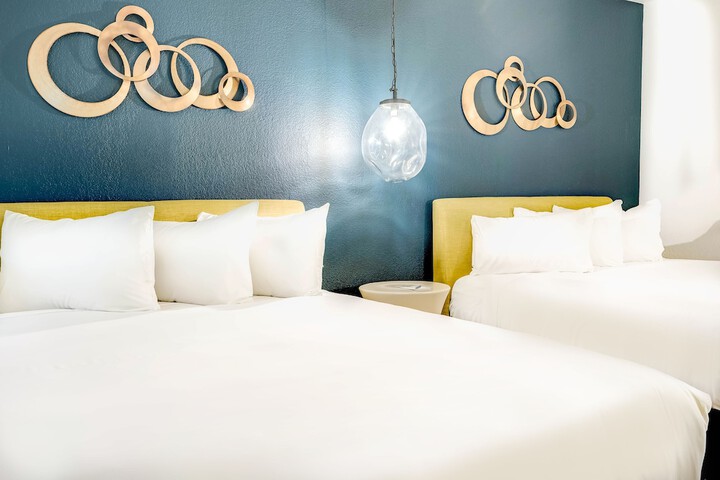 Deluxe 2 Queen Beds (9 of 14)