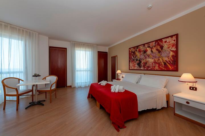 Room 10 of 31