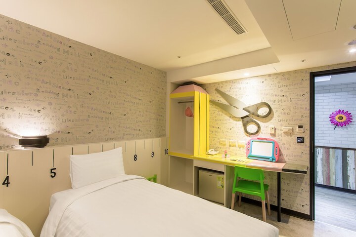 Room 10 of 35