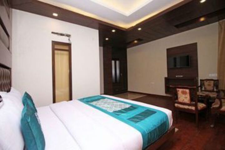 Room 5 of 20