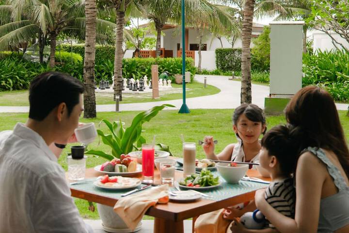 Dining 119 of 182