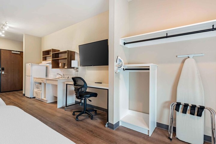 Room 17 of 34