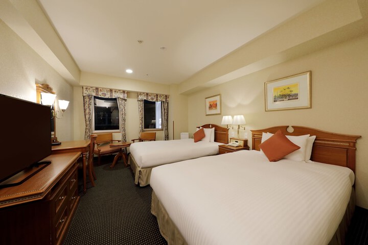 Room 4 of 11