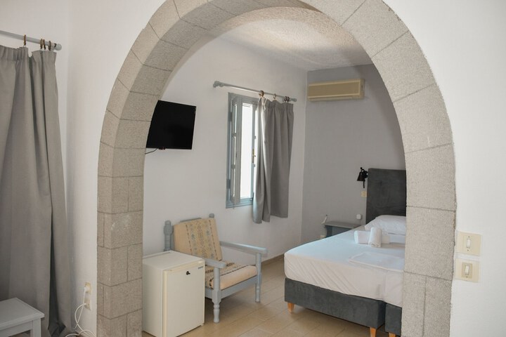 Room 15 of 106