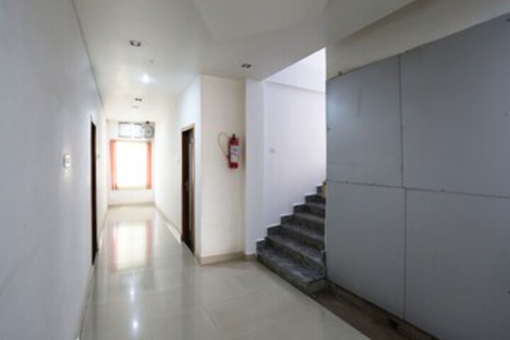Ballroom/Hall 12 of 31