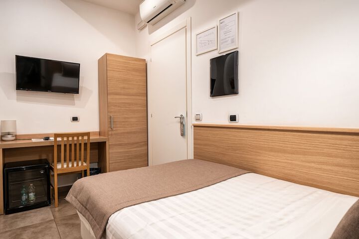 Room 7 of 30