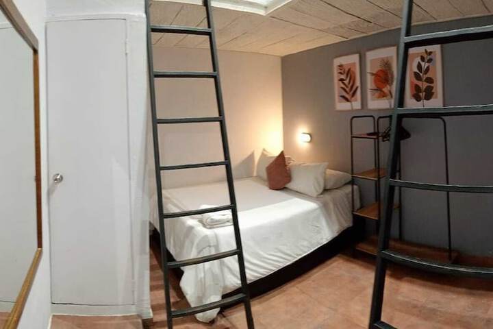 Room 17 of 33